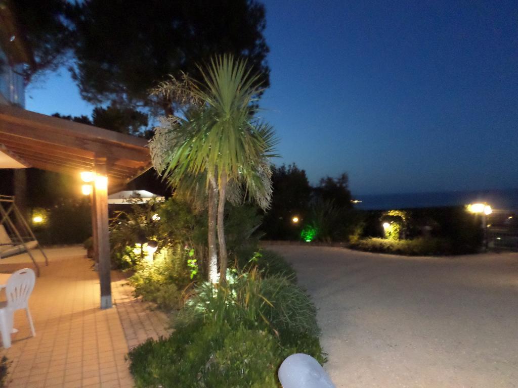 Bed And Breakfast " Il Tesoro Di Mario " Falconara Marittima Eksteriør billede