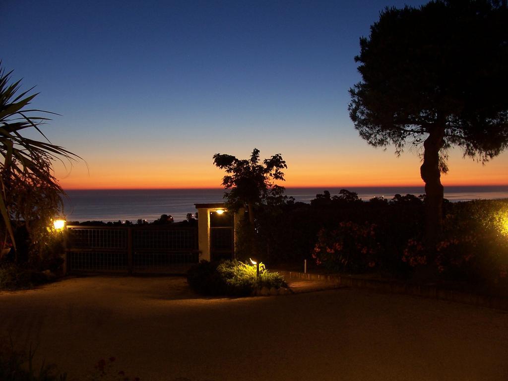 Bed And Breakfast " Il Tesoro Di Mario " Falconara Marittima Eksteriør billede