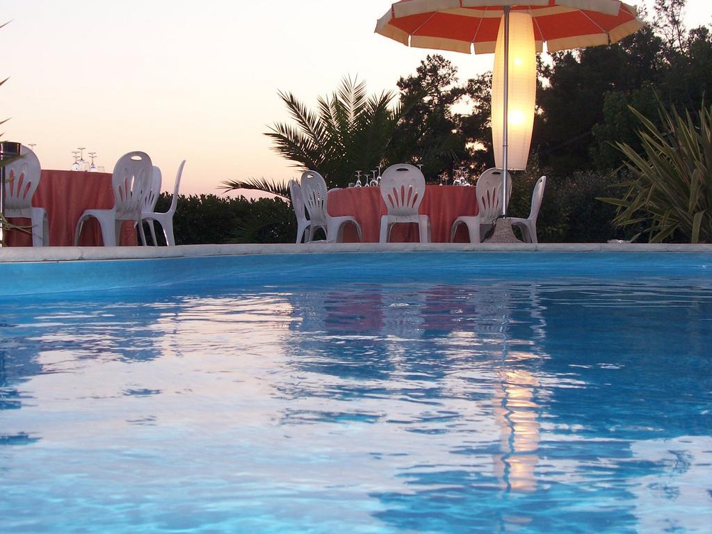 Bed And Breakfast " Il Tesoro Di Mario " Falconara Marittima Eksteriør billede